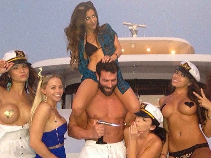 Dan Bilzerian's Instagram Photos